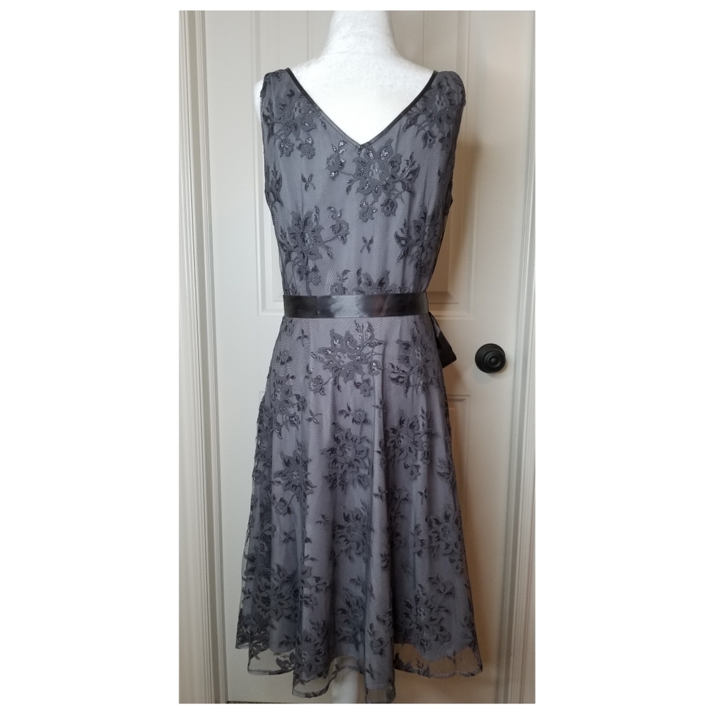 TAHARI ASL Lace Dress - Sleeveless - Knee-Length - Special Occasion - Picture 2 of 5